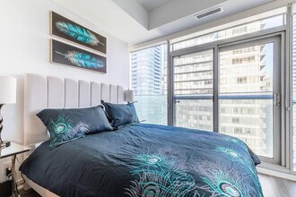 19 Grand Trunk Crescent in Toronto, ON - Building Photo - Building Photo