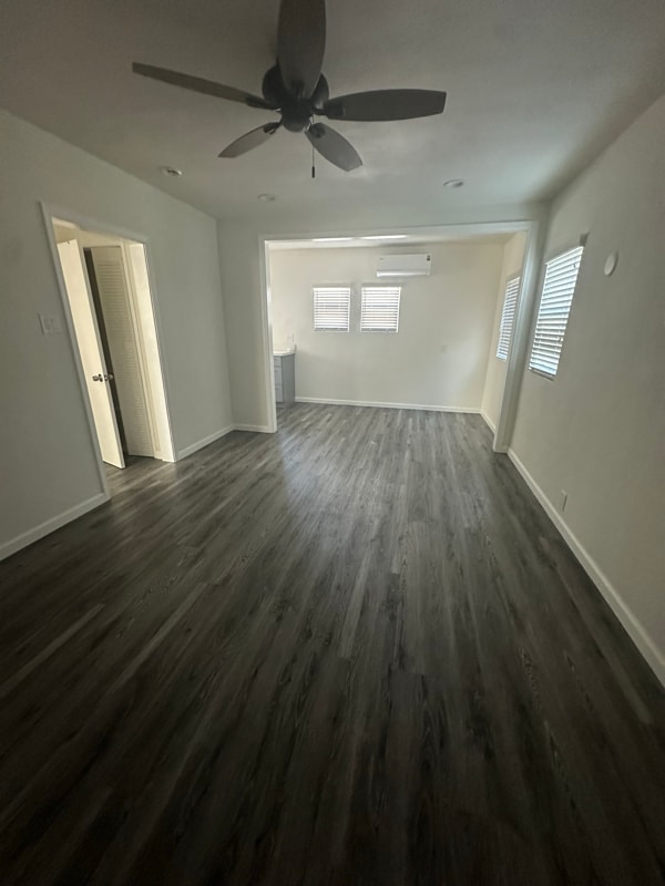 241 1/2 W 89th St in Los Angeles, CA - Foto de edificio - Building Photo