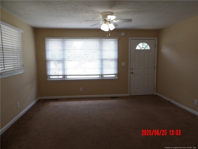 301 W Vinson Ave in Autryville, NC - Foto de edificio - Building Photo