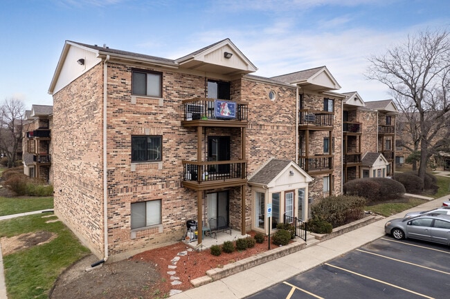 RoseWood Condominiums in Arlington Heights, IL - Foto de edificio - Building Photo