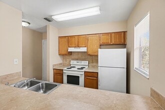 2414 Fox Hollow Dr in Titusville, FL - Building Photo - Building Photo