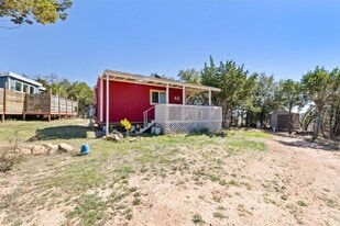 5701 Shirley Dr in Marble Falls, TX - Building Photo