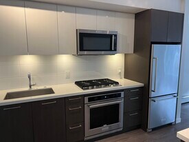 384 E 1st Ave in Vancouver, BC - Building Photo