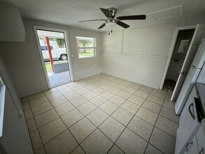 14035 W River Rd in Inglis, FL - Building Photo - Building Photo