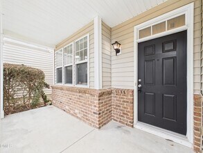 302 Meeting Hall Dr in Morrisville, NC - Foto de edificio - Building Photo