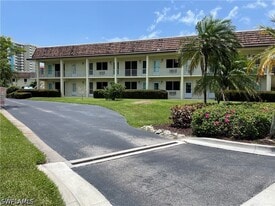 130 N Collier Blvd in Marco Island, FL - Building Photo
