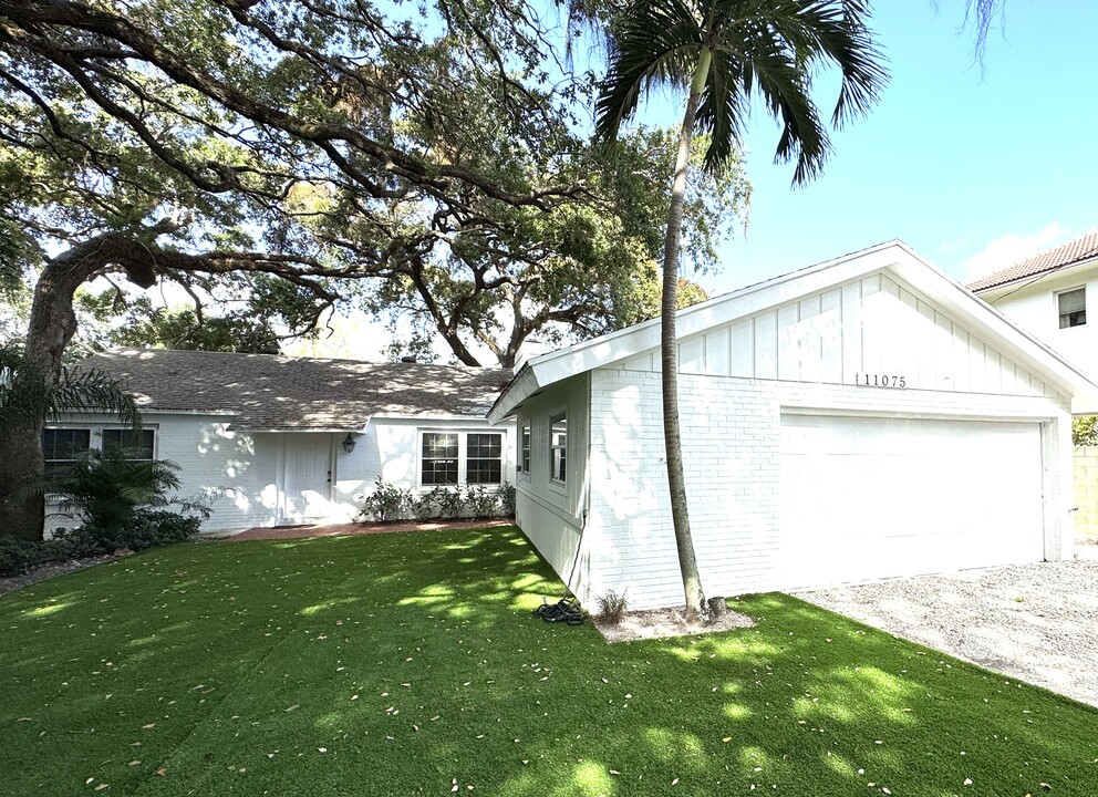 11075 Ellison Wilson Rd in North Palm Beach, FL - Building Photo