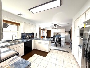 34 Parker Rd in Edison, NJ - Building Photo - Building Photo