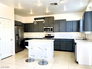 9628 Gisborn Dr in Las Vegas, NV - Building Photo - Building Photo