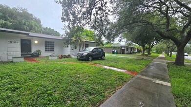 15120 SW 87th Ave in Palmetto Bay, FL - Building Photo - Building Photo