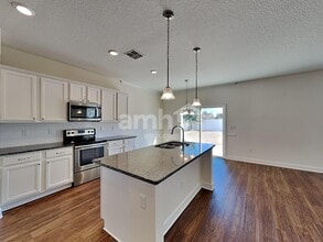 3051 Creek Village Ln in Green Cove Springs, FL - Foto de edificio - Building Photo