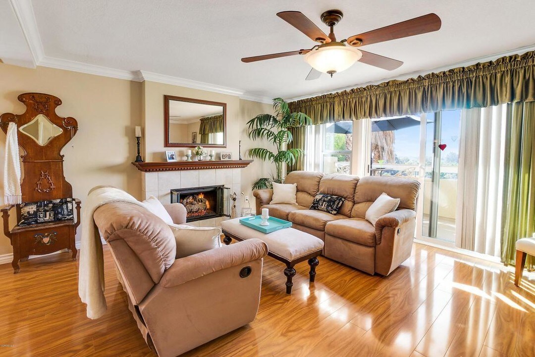 2731 Erringer Rd-Unit -58 in Simi Valley, CA - Foto de edificio