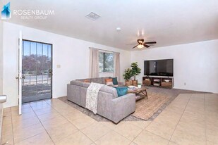 Gorgeous 5-bedroom, 2-baths single level home in Prescott Valley! in Prescott Valley, AZ - Building Photo