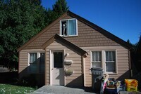 1120 NE Shaw St, Unit 2