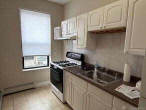 36-09 Ditmars Blvd in Queens, NY - Building Photo - Building Photo