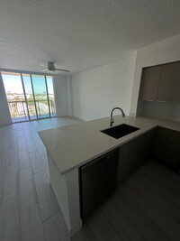 102 NE 1st Ave, Unit A54 in Dania Beach, FL - Building Photo - Building Photo