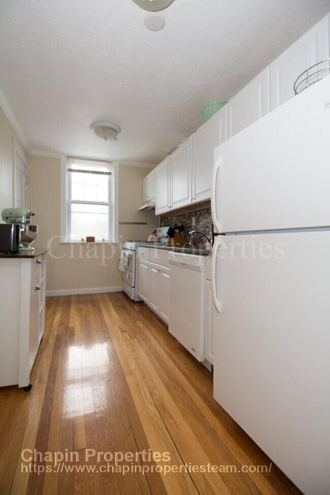 187 Kent St in Brookline, MA - Foto de edificio - Building Photo