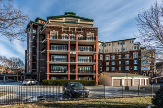 The Crestwood in Kansas City, MO - Building Photo - Building Photo