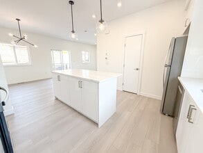 275 Sage Hill Cir NW in Calgary, AB - Building Photo - Building Photo