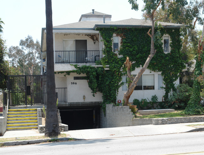 586 Washington Blvd in Pasadena, CA - Foto de edificio - Building Photo