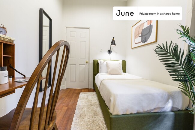 Private bedroom in 4 bed/2 bath Home in New York, NY - Building Photo - Building Photo