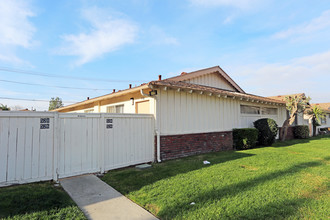 522-668 W Center St in Placentia, CA - Building Photo - Building Photo