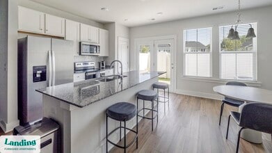 1060 Orangeburg Rd in Summerville, SC - Building Photo - Building Photo