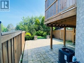 15 Fife Rd in Aurora, ON - Building Photo - Building Photo