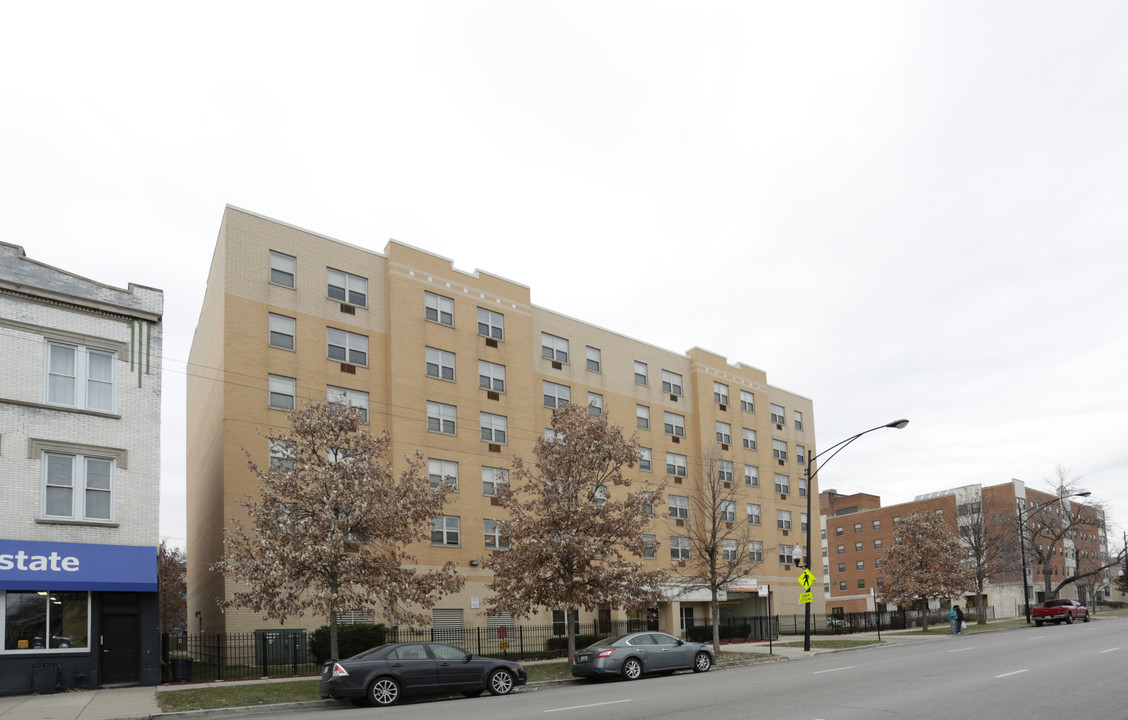 Fred C. Matthews III Senior - 62 & Over in Chicago, IL - Foto de edificio