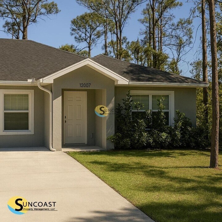 12007 Henley Ave in Port Charlotte, FL - Building Photo