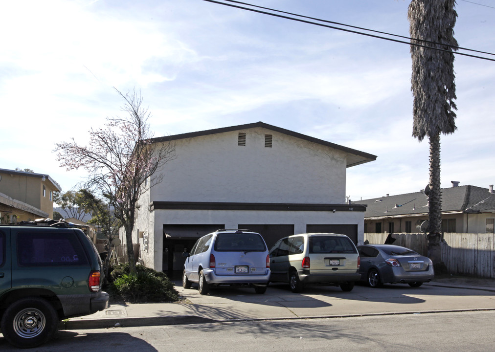 942 Harcourt Ave in Seaside, CA - Building Photo