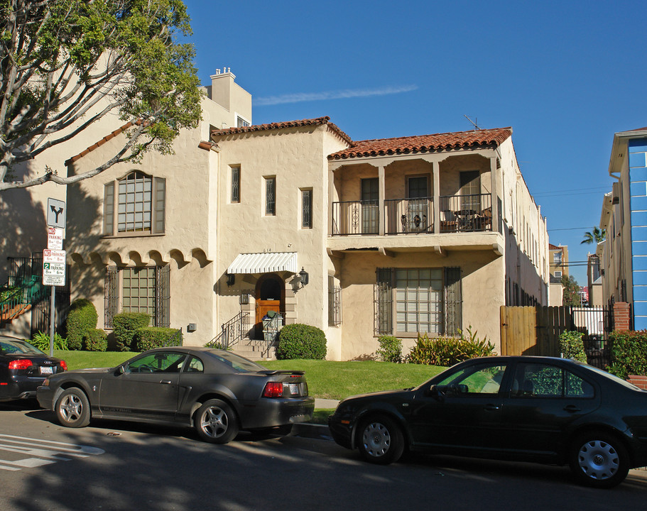 614 S Cloverdale Ave in Los Angeles, CA - Building Photo