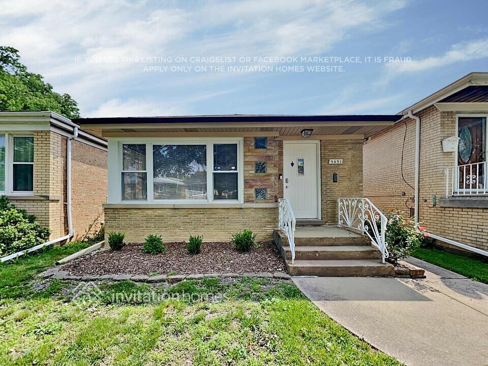5451 N Nagle Ave in Chicago, IL - Building Photo