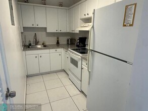 3000 Riomar St in Fort Lauderdale, FL - Building Photo - Building Photo