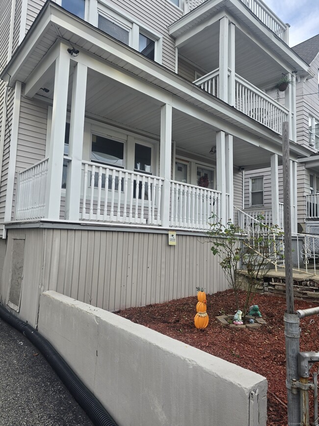 19 Waterville St in Waterbury, CT - Building Photo - Building Photo