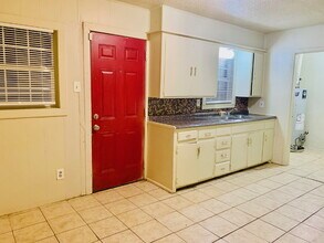 2705 E 2nd St in Lubbock, TX - Building Photo - Building Photo