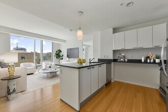 2 Earhart St, Unit #714B in Cambridge, MA - Building Photo - Building Photo