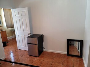 12877 Glenoaks Blvd in Sylmar, CA - Building Photo - Building Photo