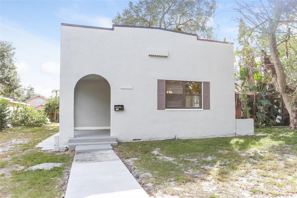 4660 11th Ave S in St. Petersburg, FL - Building Photo
