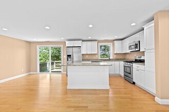 10 Lincoln Rd in Woburn, MA - Building Photo - Building Photo