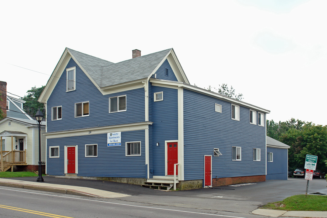 29 Main St in Durham, NH - Building Photo