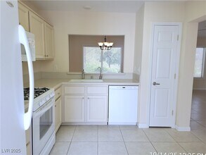 2636 Highvale Dr in Las Vegas, NV - Building Photo - Building Photo