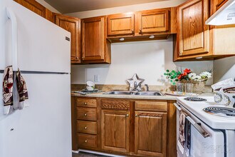 GolfView Apartments By The Bay in Essexville, MI - Building Photo - Building Photo