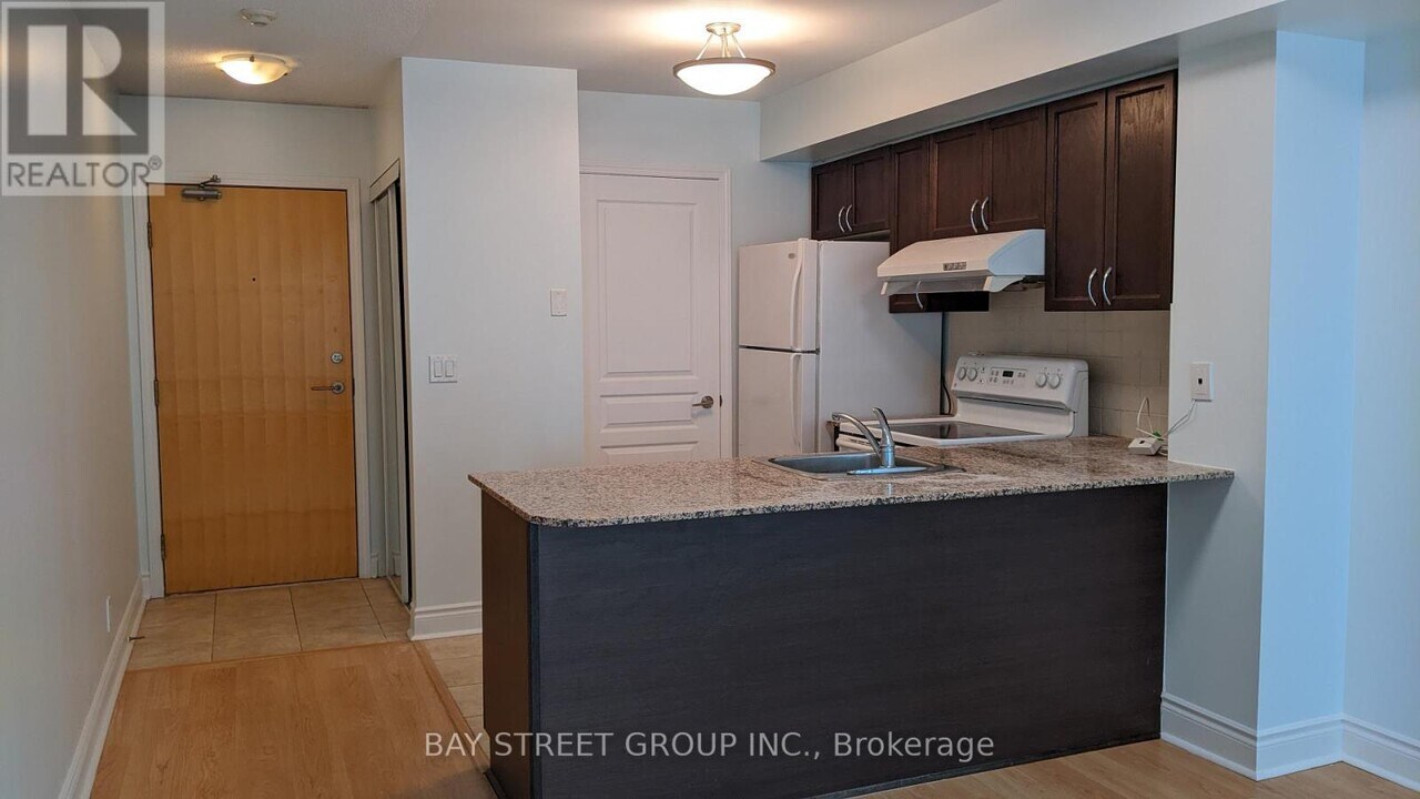 55 S Town Centre Blvd in Markham, ON - Building Photo