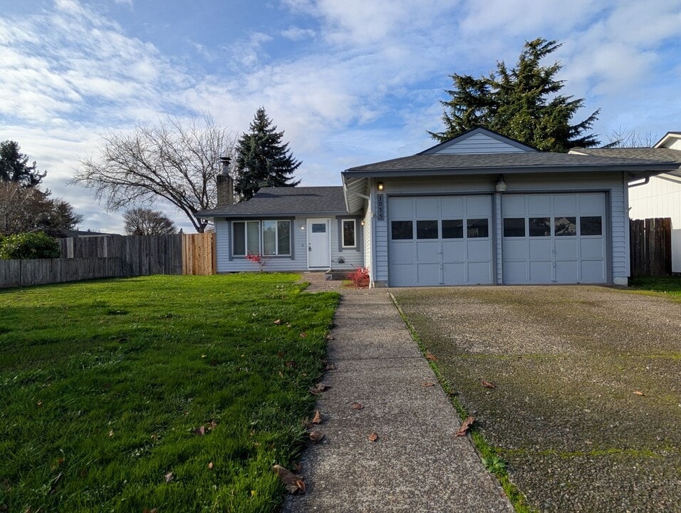 3055 Kentwood Dr in Eugene, OR - Building Photo