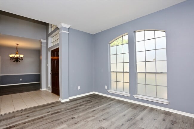 property at 2515 Hyland Park