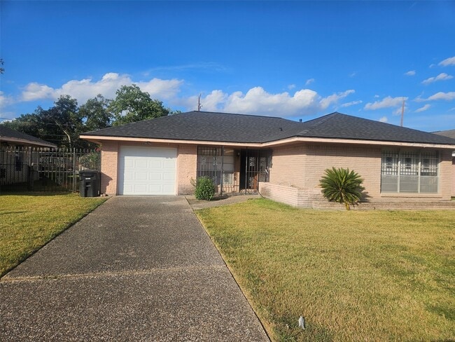 property at 2810 Monticello Dr