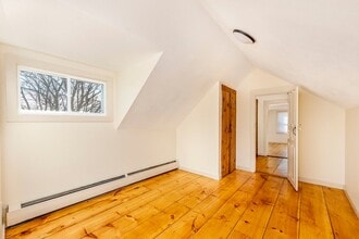 108 Washington St, Unit 2 in Marblehead, MA - Foto de edificio - Building Photo