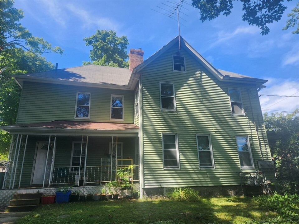 63 Lawrence St in Fitchburg, MA - Building Photo