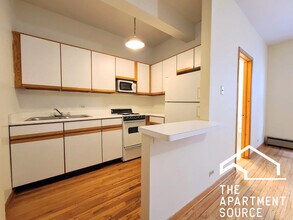 634 W Barry Ave, Unit 105 in Chicago, IL - Foto de edificio - Building Photo